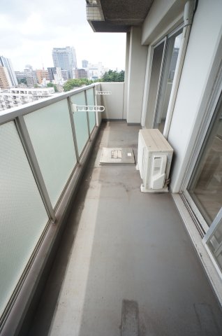 バルコニー　水曜日、営業時間外もご相談ください！