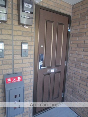 ルミエール神宮 II棟の玄関写真