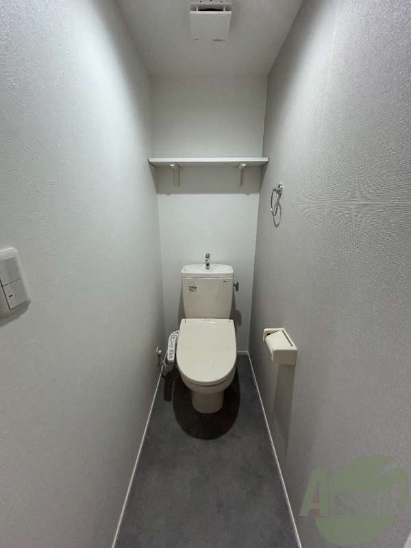 トイレ　温水洗浄便座のトイレで快適にお使いいただけます。