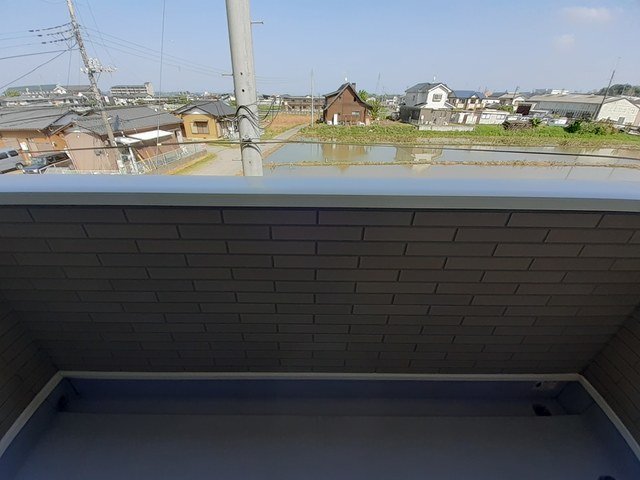 バルコニー　陽当たり良好なバルコニーです