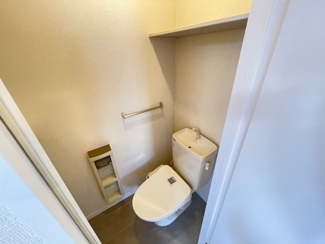 トイレ　温水洗浄便座付きのトイレです