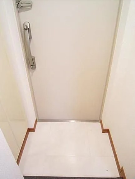 玄関　※別部屋参考写真