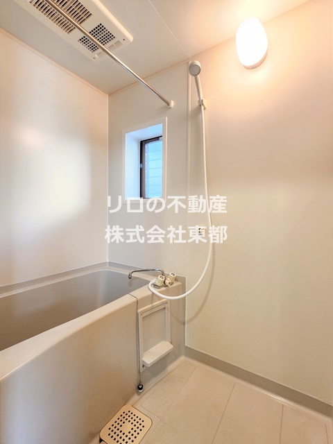 バス・シャワールーム　浴室乾燥機付きの快適なバスルームです♪