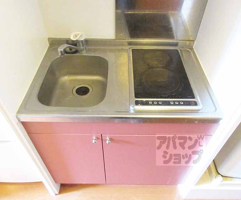 キッチン　コンパクトで色合いが可愛いキッチン！