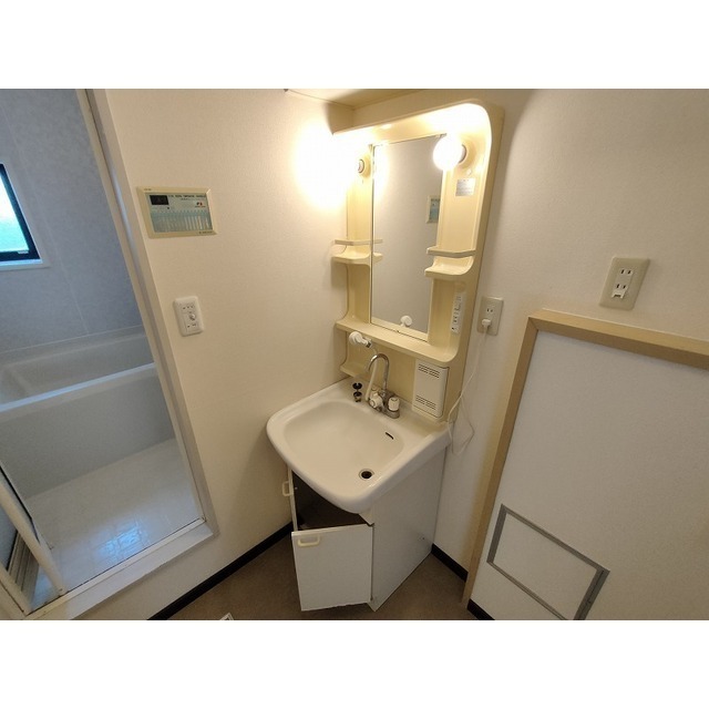 洗面設備　※別部屋の参考写真になります。