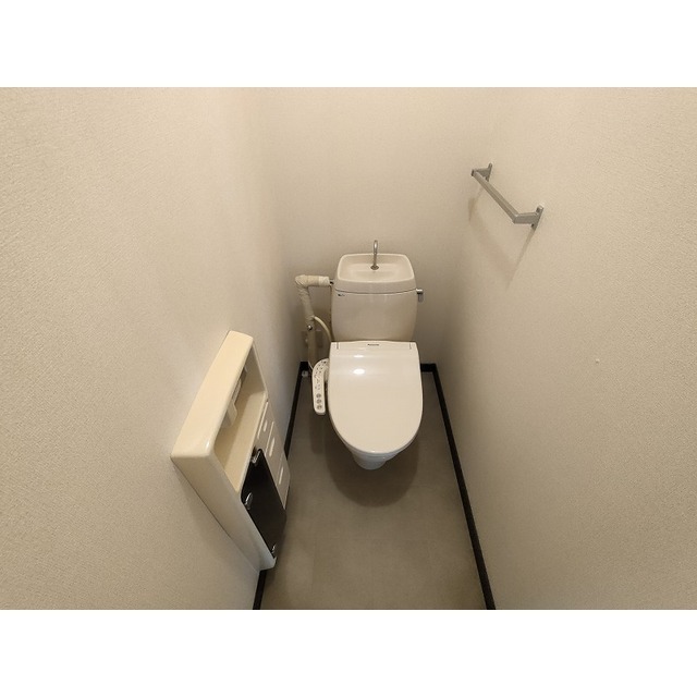 トイレ　※別部屋の参考写真になります。