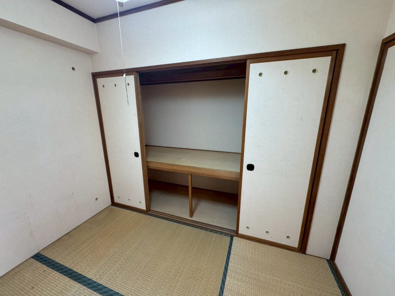 収納　押入は奥行きもあり、荷物が多い方でも安心です。