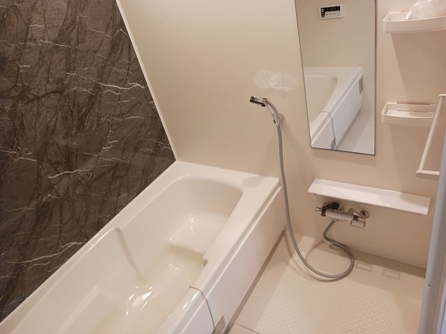 バス・シャワールーム　コンパクトで使いやすいお風呂です