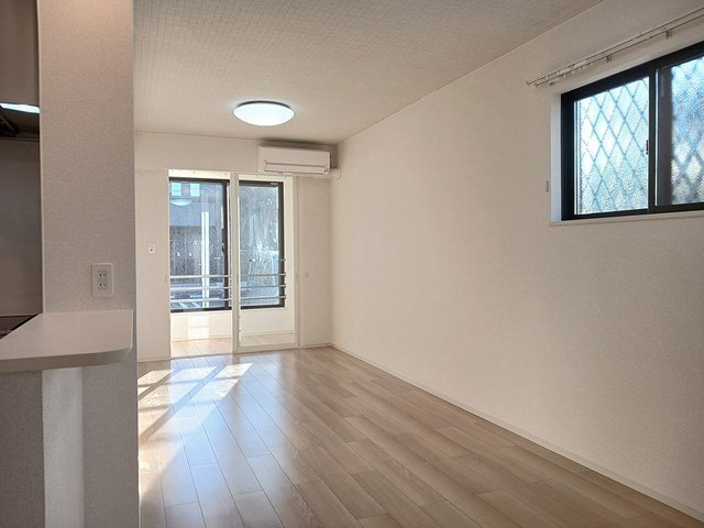 居室・リビング　こちらの居間で趣味の時間をお楽しみください
