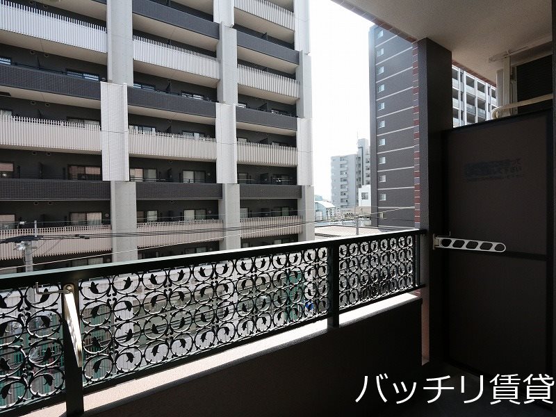 バルコニー　別号室写真の為、現況を優先いたします。