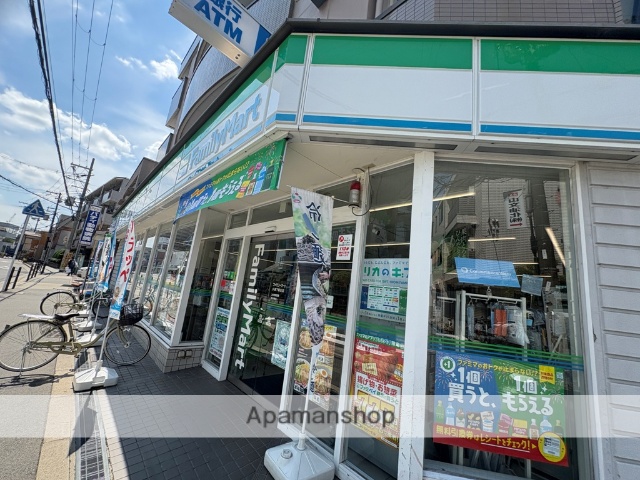 コンビニ　ファミリーマート（コンビニ）まで143m