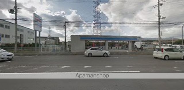 コンビニ　ローソン（コンビニ）まで752m