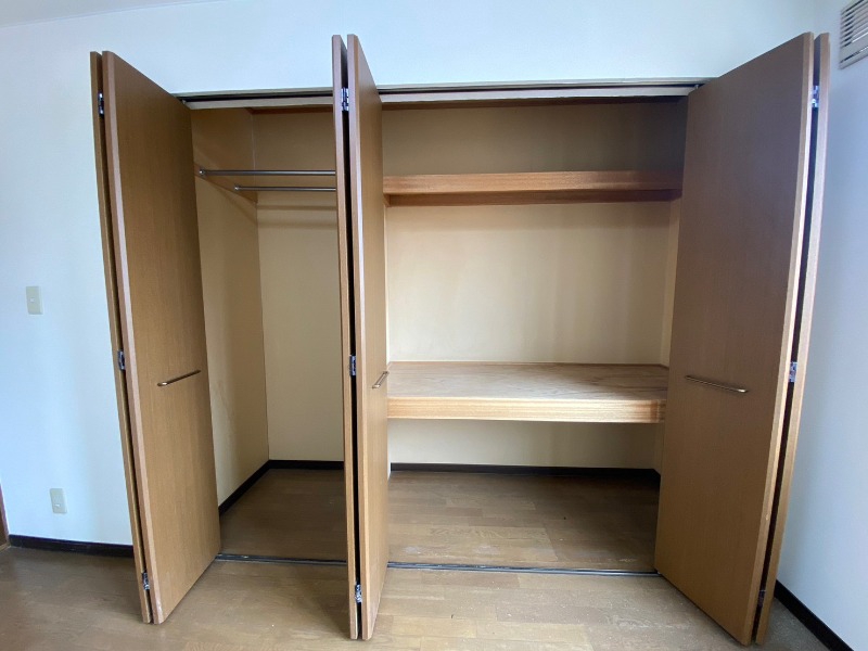 収納　寝室の収納です。部屋がすっきり片付きます。
