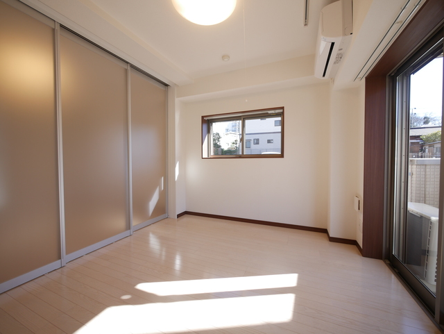 その他部屋・スペース　★大小の窓がある明るいお部屋です★
