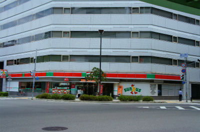 コンビニ　サンクス三宮南店（コンビニ）まで18m