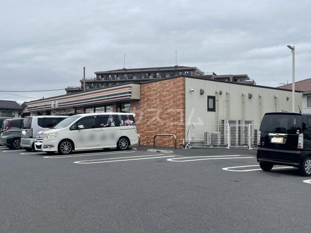 コンビニ　セブンイレブン（コンビニ）まで1825m