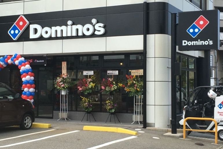 飲食店　ドミノ・ピザ 大阪本町店（飲食店）まで174m