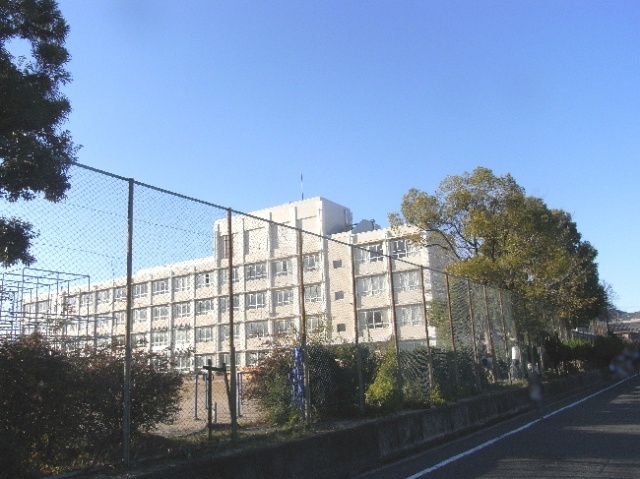 小学校　伊丹市立荻野小学校（小学校）まで1049m