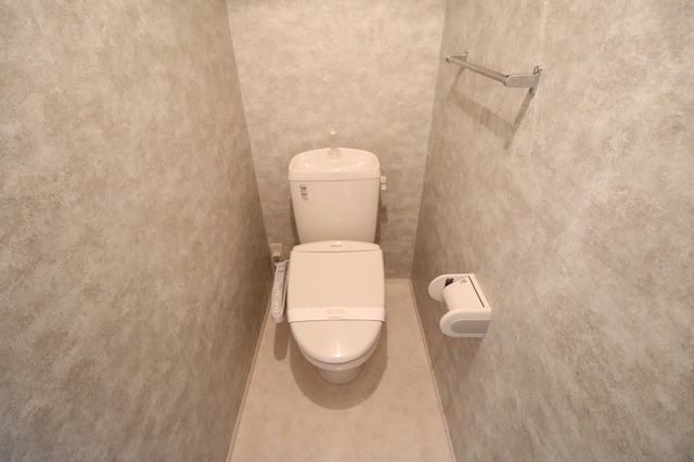 トイレ　温水洗浄暖房便座