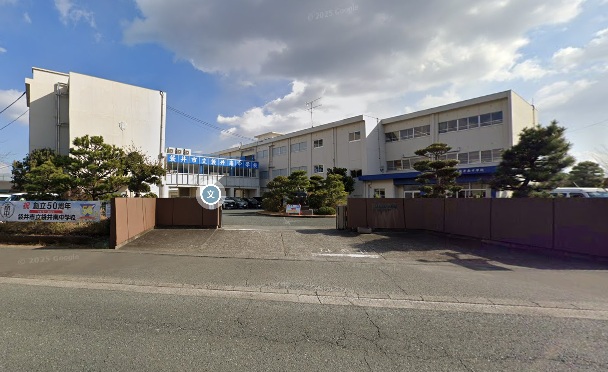 中学校　袋井市立袋井南中学校（中学校）まで817m