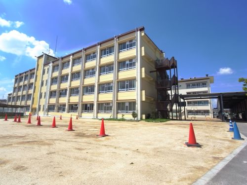 中学校　門真市立第五中学校（中学校）まで674m