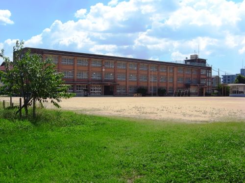 小学校　門真市立東小学校（小学校）まで1025m