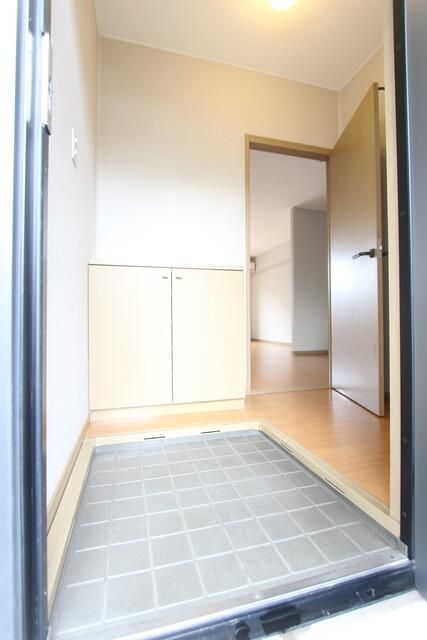 玄関　※同物件・同タイプの写真です