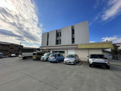コンビニ　セブン-イレブン 八王子インター南店（コンビニ）まで306m