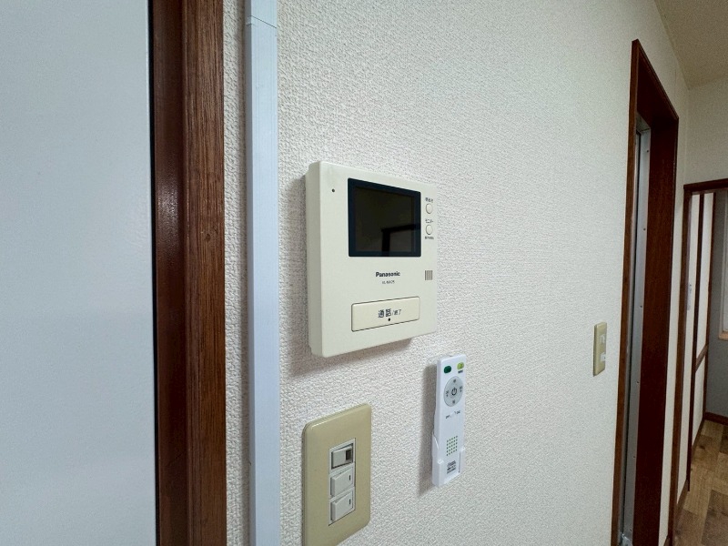 セキュリティ　ＴＶモニター付インターホンです。来客者の顔が見えるので安心！