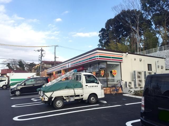コンビニ　セブンイレブン（コンビニ）まで559m