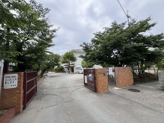 中学校　伊丹市立西中学校（中学校）まで535m