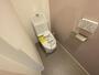 トイレ　トイレです。ユニットバスになってますのでコンパクト。