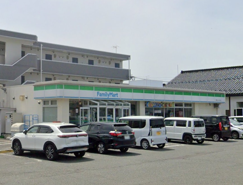 コンビニ　ファミリーマート 盛岡みたけ五丁目店（コンビニ）まで592m