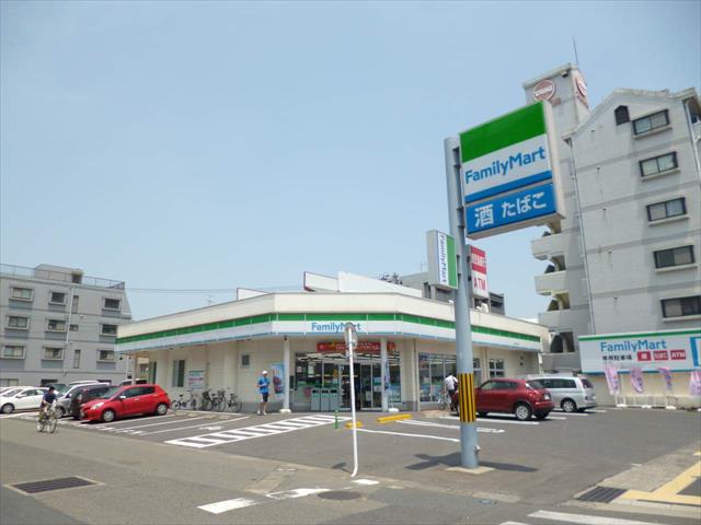 コンビニ　ファミリーマート（コンビニ）まで1128m