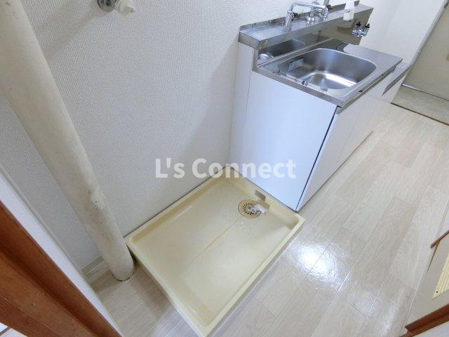 その他設備　室内洗濯機置き場には排水パン付き。