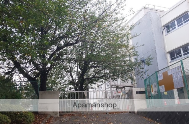 中学校　横浜市立戸塚中学校（中学校）まで74m