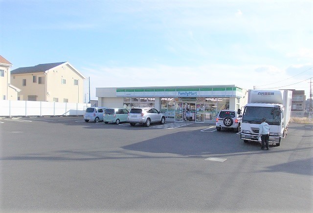 コンビニ　ファミリーマート新屋店（コンビニ）まで550m
