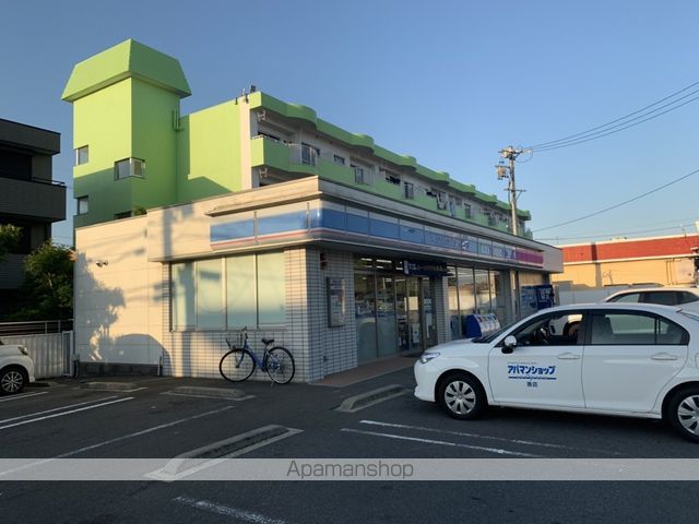 コンビニ　ローソン名古屋競馬場前店（コンビニ）まで305m