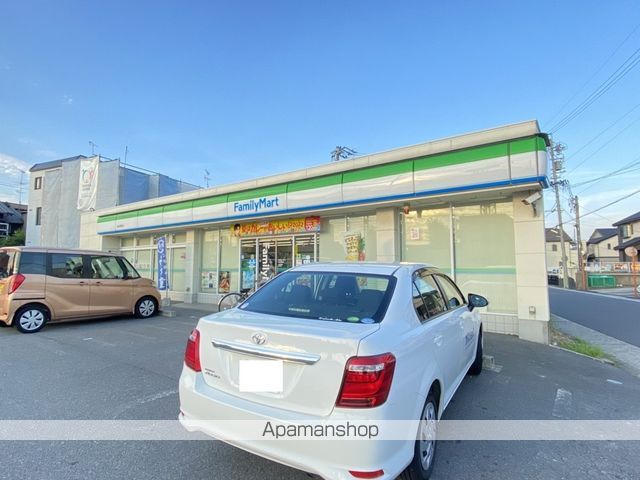 コンビニ　ファミリーマート（コンビニ）まで718m