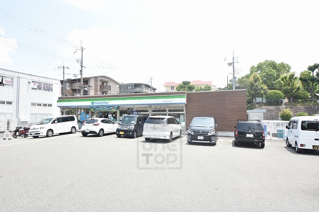 コンビニ　ファミリーマート　吹田山田西（コンビニ）まで901m