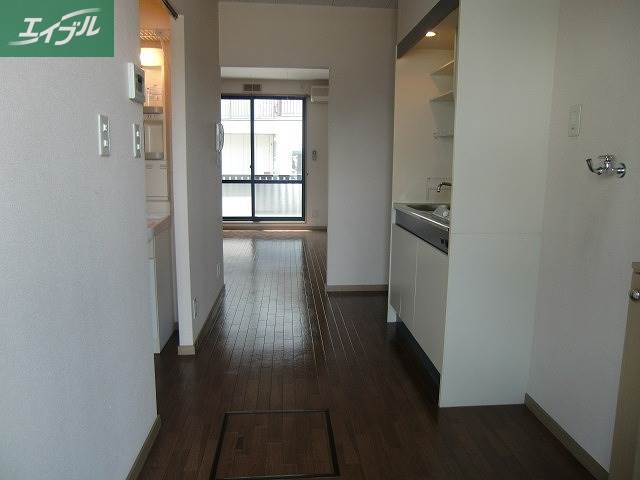 その他部屋・スペース　玄関から居室への眺め