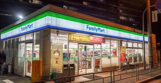 コンビニ　ファミリーマート（コンビニ）まで473m