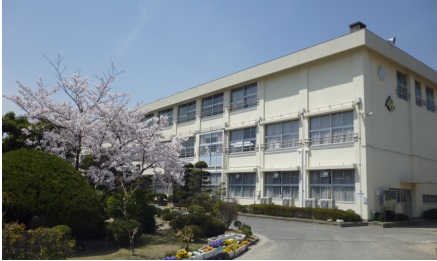 小学校　倉敷市立西阿知小学校（小学校）まで428m