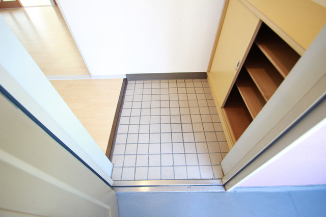 玄関　※別部屋の写真を流用しています