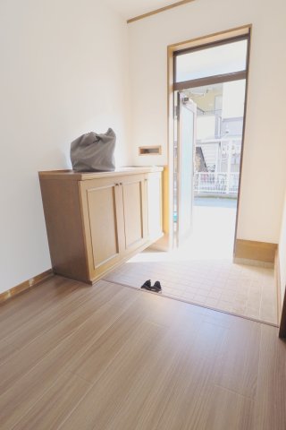 玄関　※別部屋の写真です。参考にして下さい。