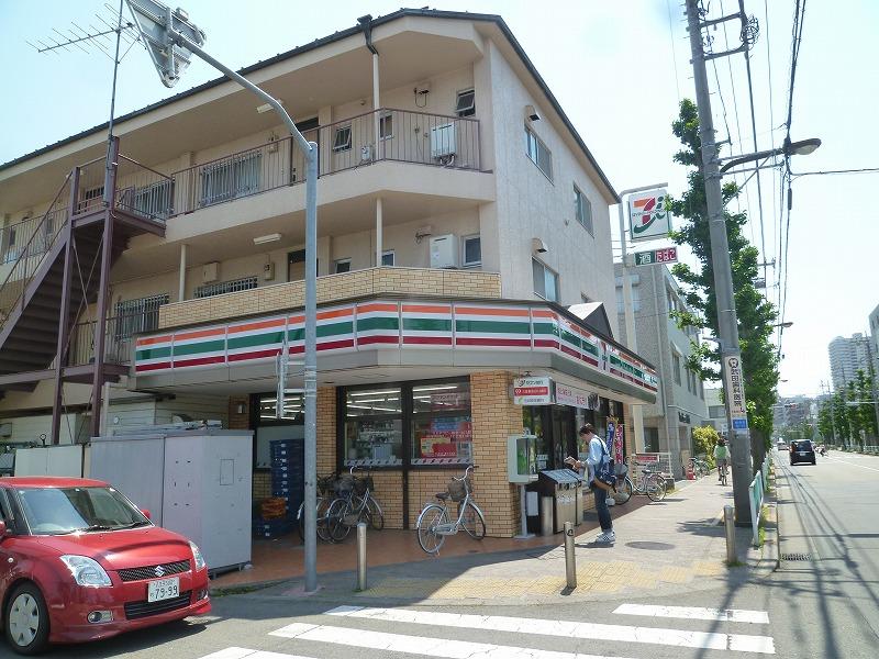 コンビニ　セブンイレブン（コンビニ）まで261m