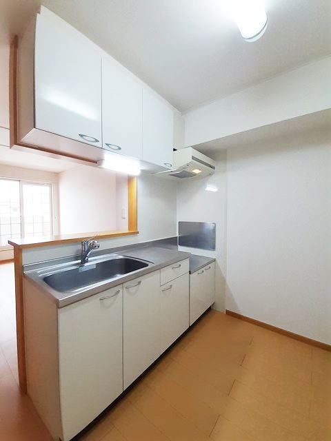 キッチン　写真は同建物の別部屋を参考に掲載しております。