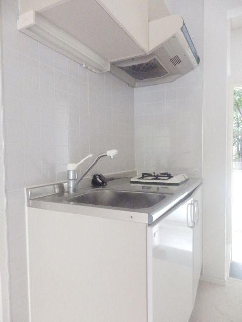 キッチン　同物件別部屋写真