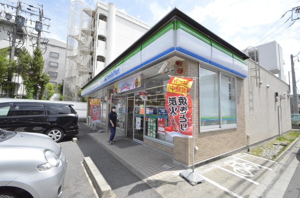 その他　ファミリーマート昭和石仏町店（その他）まで596m