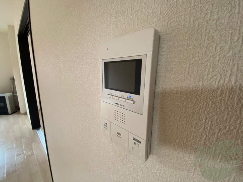 セキュリティ　ＴＶモニター付インターホンです。来客者の顔が見えるので安心！